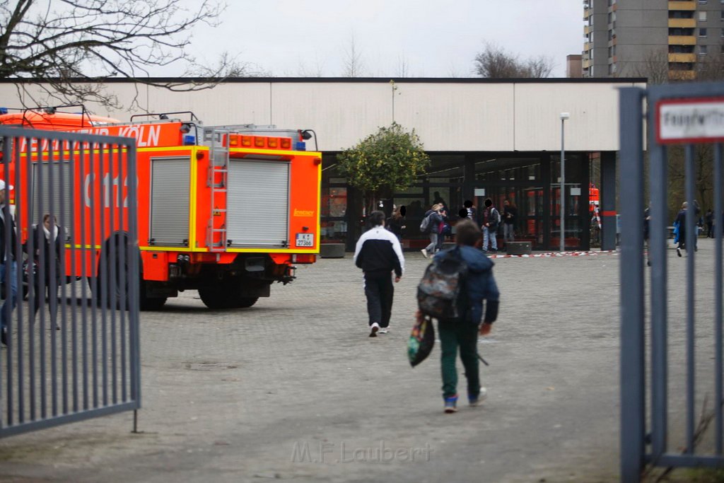 Reizgas gesprueht Schule Koeln Chorweiler Merienstr P07.JPG